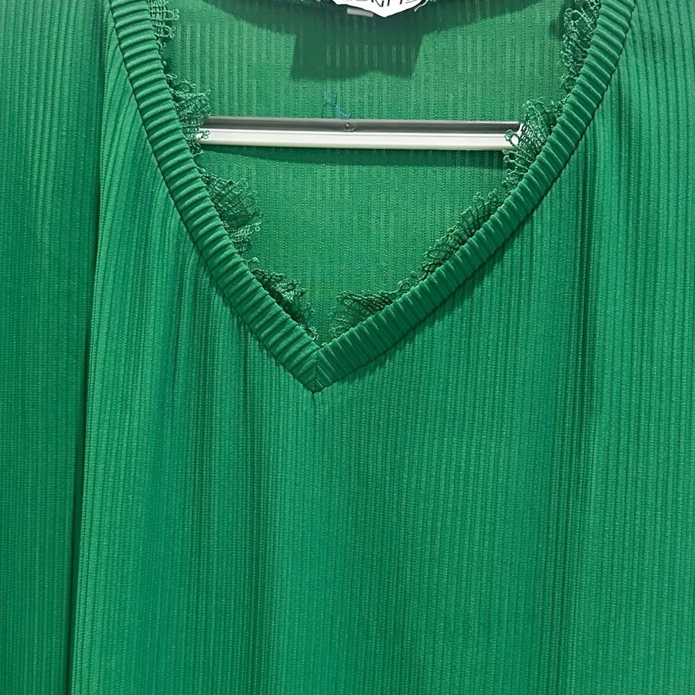 Emerald Green Ribbed Lace Trim Top | Soft Stretch | NWT Medium - Picture 8 of 9